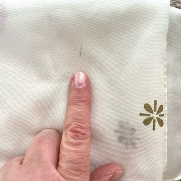 Vintage Avon Scarf With Red As in a Bow and Gold Star Motif Christmas Holiday - Picture 4 of 5